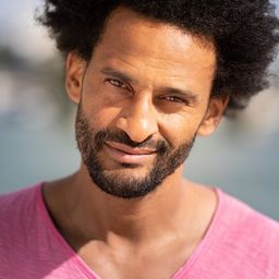 David Saada - 單刀直入演員 飾演Bus witness 2