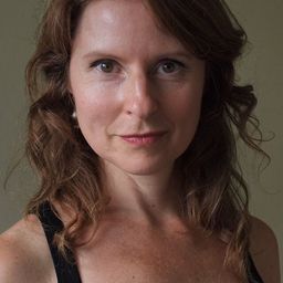 Christine Grace Szarkó 飾演 Gabrielle