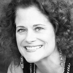 Lesleh Donaldson 飾演 Anne