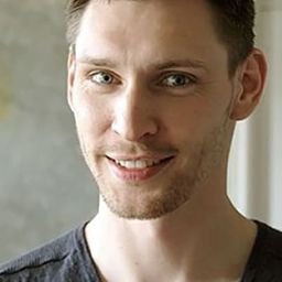 Ferenc Graefe 飾演 Harry (jung)