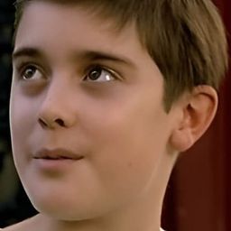 Lény Bueno 飾演 Antoine