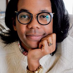 Clark Moore 飾演 Ethan