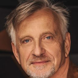 Mácsai Pál 飾演 önmaga