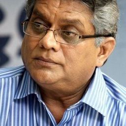 Jagathy Sreekumar 飾演 Vikram