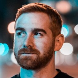 安德魯·桑提諾 - 家庭派對演員 飾演Peter