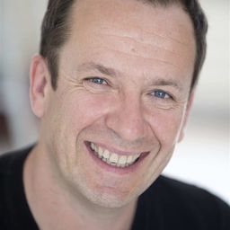 Hugues Boucher - 殭屍樂園演員 飾演Le barman