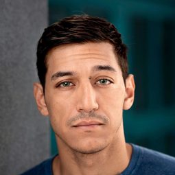 Alexander Alayon - 美國尋夢進行曲演員 飾演Road Worker