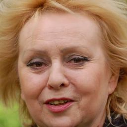 Renata Kretówna - 性我者得自由演員 飾演Baba ze wsi