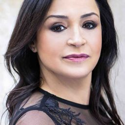 Maria Nazionale 飾演 Maria