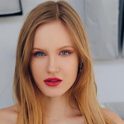 Polina Pushkareva - 獵戰演員 飾演Radio operator