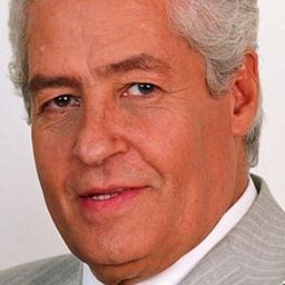 Mario Casillas 飾演 