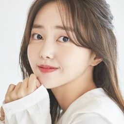 呂朱河 飾演 Yoo-jin