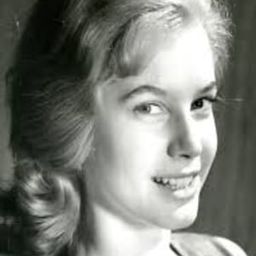 Christina Carlwind 飾演 Mrs. Sandberg