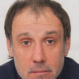 Mikhail Orlov 飾演 Semyon