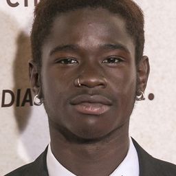 Iván Mendes 飾演 Jamir