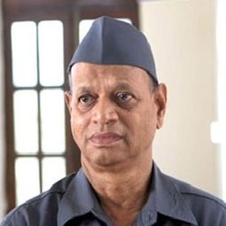 Kishore Nandlaskar 飾演 Anant's Peon (uncredited)