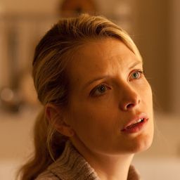 Andrea Lowe 飾演 Rita