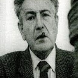 Fiorenzo Serra 飾演 uomo in chiesa