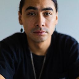 Julian Brave NoiseCat 飾演 Self