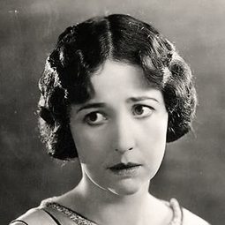 Helen Jerome Eddy 飾演 Maria Romagna