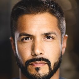 馬可·葛拉吉尼 - Christmas Unwrapped演員 飾演Erik Gallagher