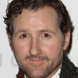 約翰·霍林沃思 飾演 Lord James Karel