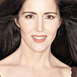 Camilla Scott 飾演 Shalla-Bal