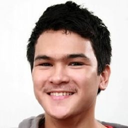 Nathan Lopez 飾演 Maximo Oliveros