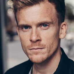 Morten Hee Andersen 飾演 Birk