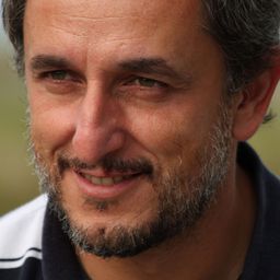 Javier Tolosa 飾演 