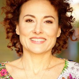 Flaminia Fegarotti 飾演 Art Admirer (uncredited)