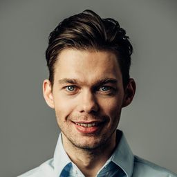 Aristarkh Venes 飾演 Erik