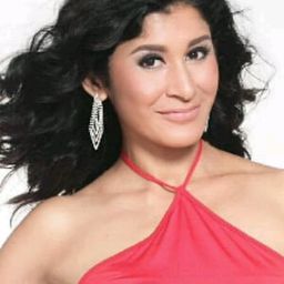 Monica Oemardi 飾演 Dokter Kandungan