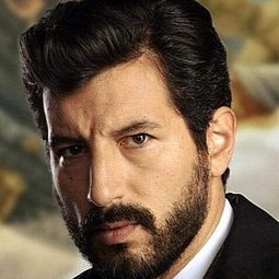 法蘭西斯柯·席安納 - The Entrepreneur演員 飾演Ferrero