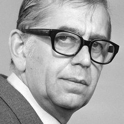 Vlastimil Brodský 飾演 Robert