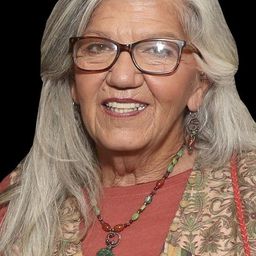 Linda May 飾演 Linda