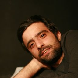 Murat Deniz 飾演 4th Villager