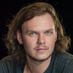 菲利普·韋格拉茲 - Wild Chicks in Love演員 飾演Steve