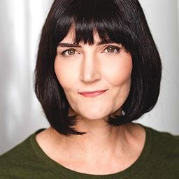 Delphine Roussel 飾演 Guard