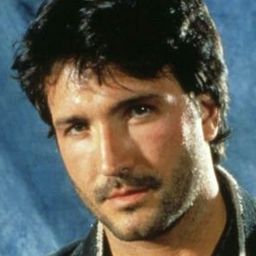 Jeff Speakman - 屠宰場岩石演員 飾演Cafe Patron