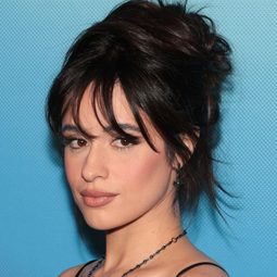 卡蜜拉卡貝優 飾演 Self