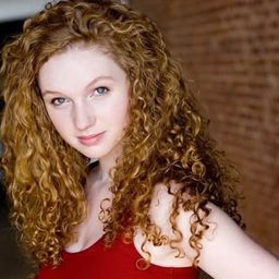 Alexandria Basso - Alice Upside Down演員 飾演Marilyn