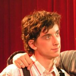 Bogdan Cotleț 飾演 Victor