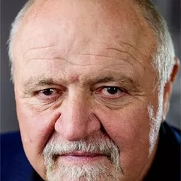 史蒂夫·伊斯廷 飾演 Paul Morgan