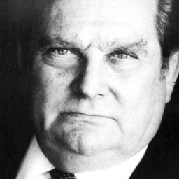 Geoffrey Copleston 飾演 Mr. Fairbrain