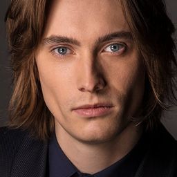 James Paxton 飾演 Tom Wilson