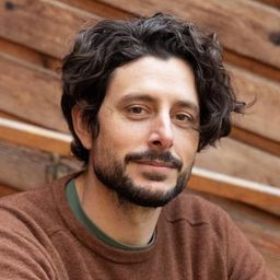 Edo van Breemen 飾演 Edo