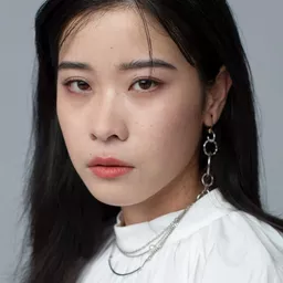 円井 わん 飾演 