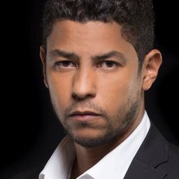 Héctor Aníbal 飾演 Rafi