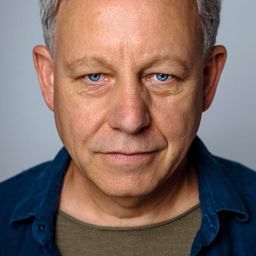 布萊德·葛林奎斯特 飾演 Victor Palmeri